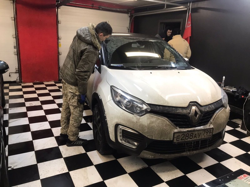 Замена лобового стекла Renault Kaptur