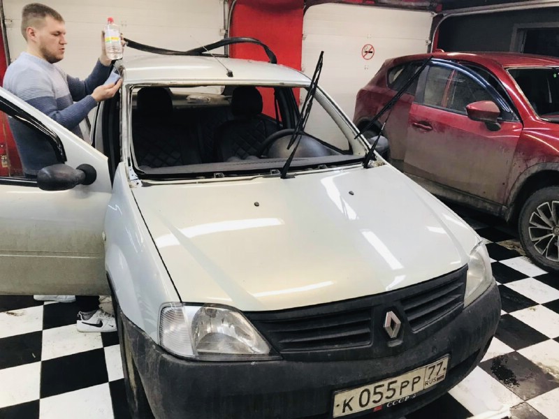 Замена лобового стекла Renault Logan
