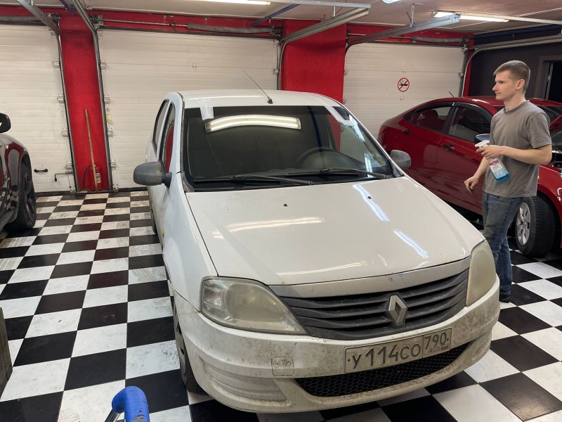 Замена лобового стекла Renault Logan