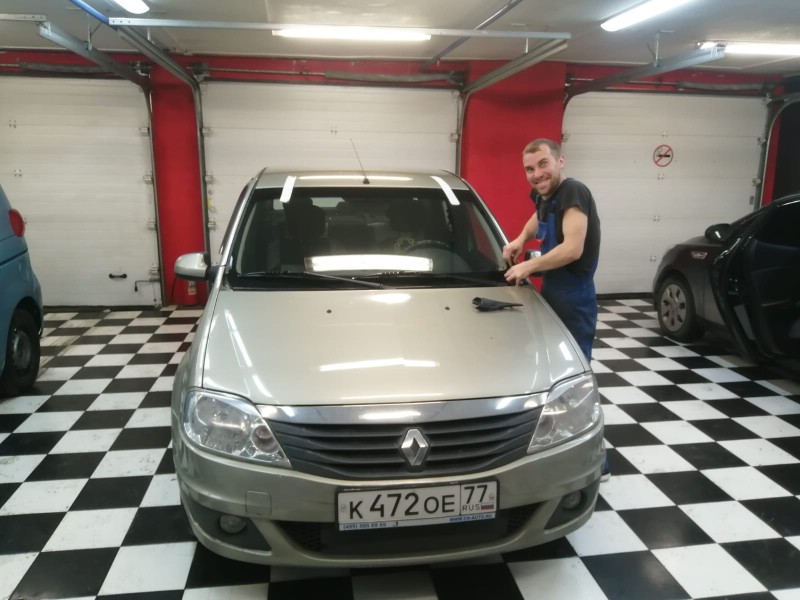 Замена лобового стекла Renault Logan