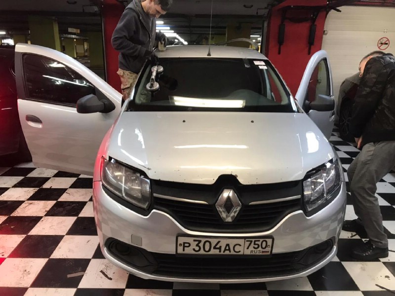 Замена лобового стекла Renault Logan