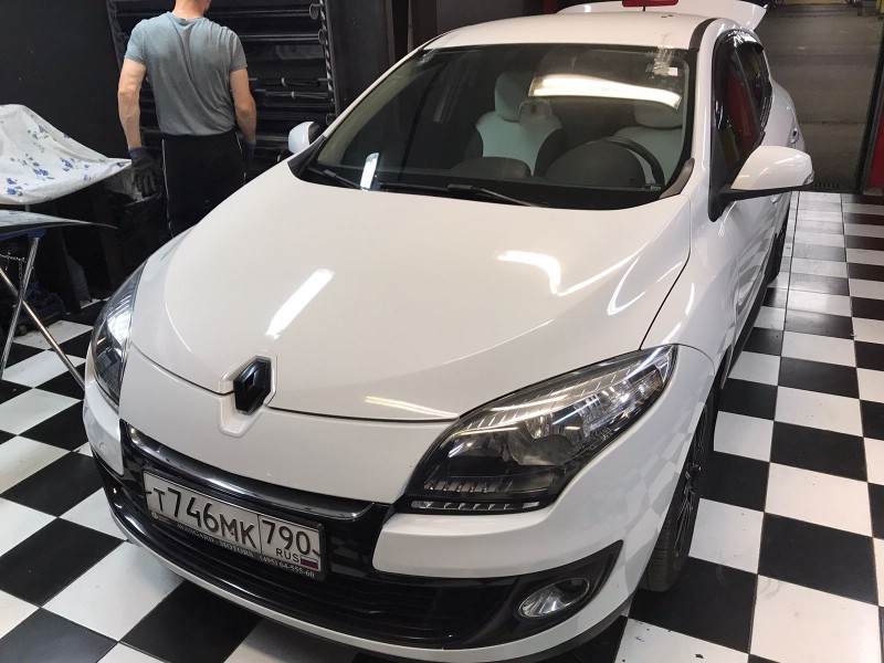 Замена лобового стекла Renault Megane