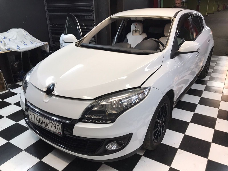 Замена лобового стекла Renault Megane