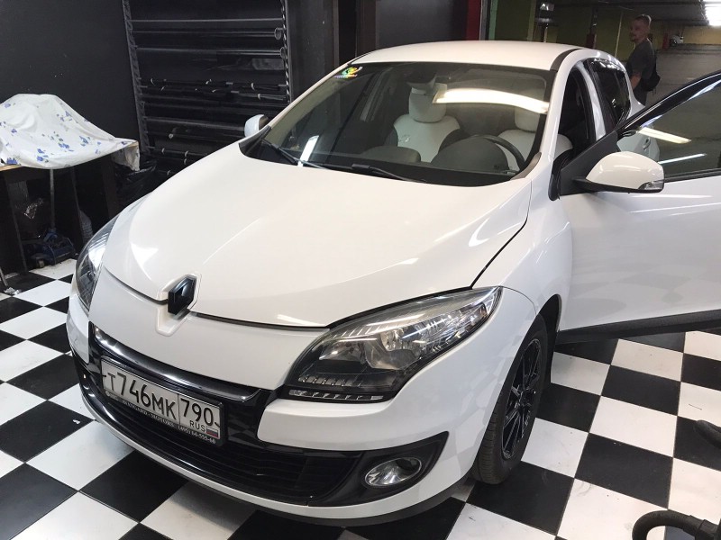 Замена лобового стекла Renault Megane