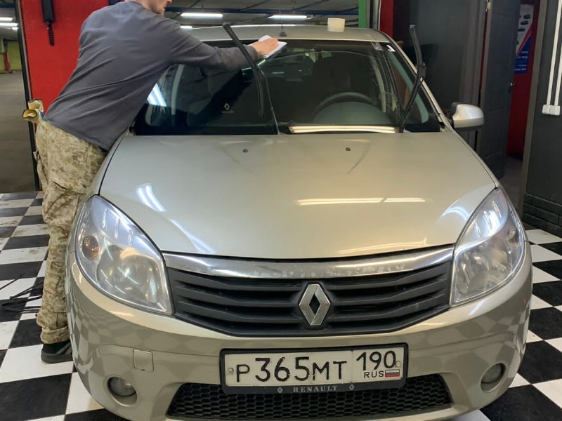 Замена лобового стекла Renault Sandero