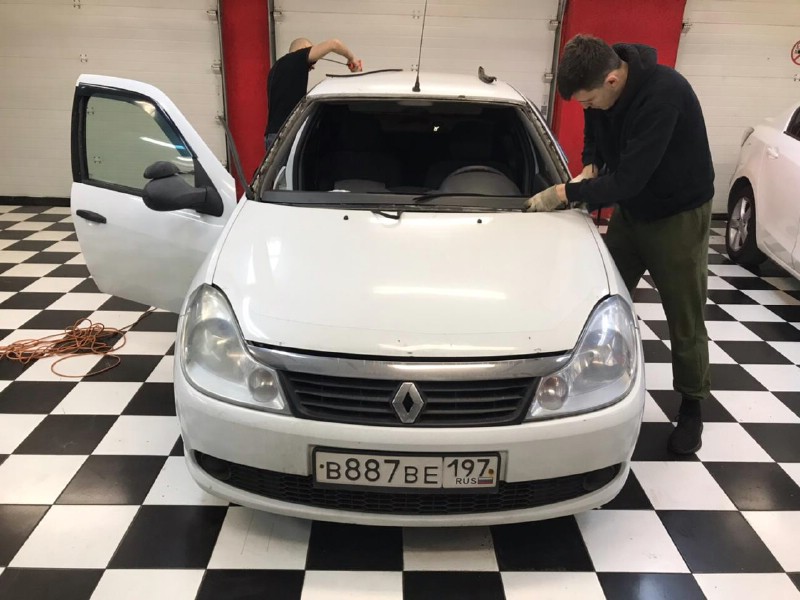 Замена лобового стекла Renault Symbol