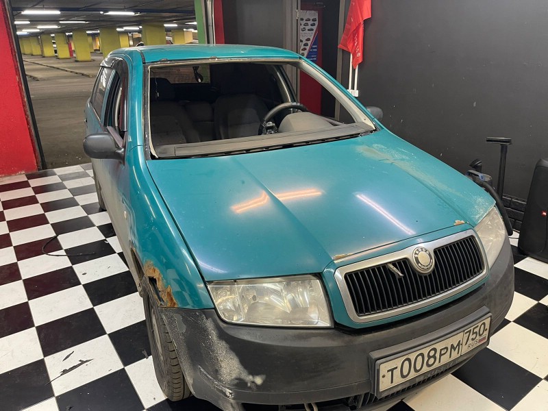 Замена лобового стекла Skoda Fabia