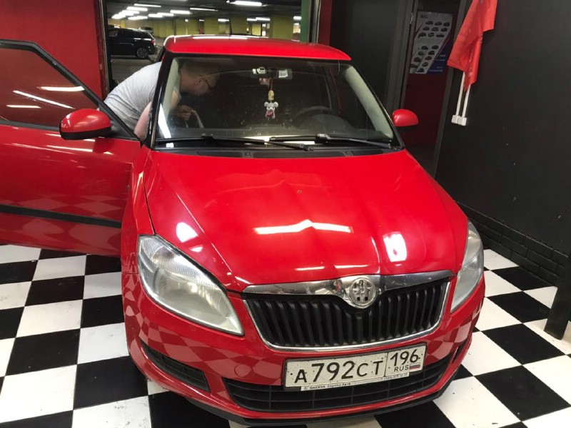 Замена лобового стекла Skoda Octavia A7