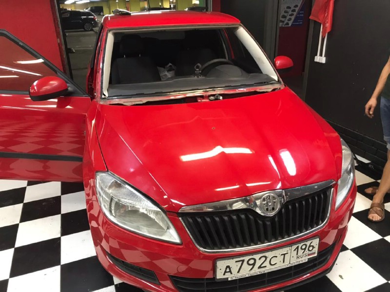 Замена лобового стекла Skoda Octavia A7