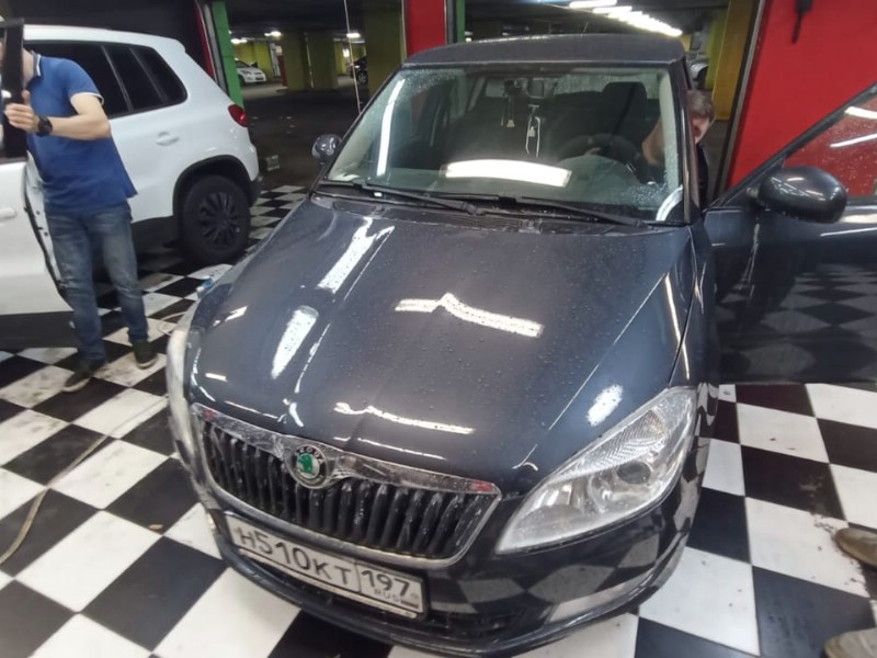 Замена лобового стекла Skoda Fabia