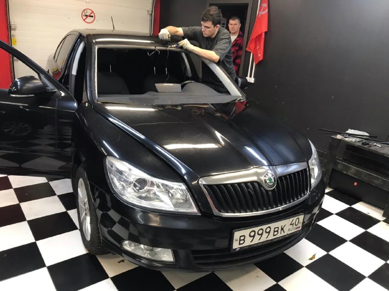 Замена лобового стекла Skoda Octavia