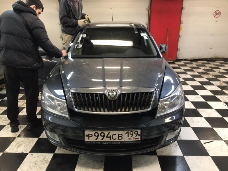 Замена лобового стекла Skoda Octavia