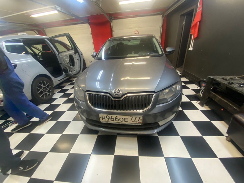 Замена лобового стекла Skoda Octavia A7