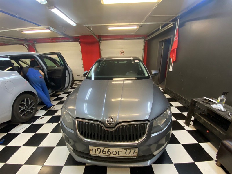 Замена лобового стекла Skoda Octavia A7