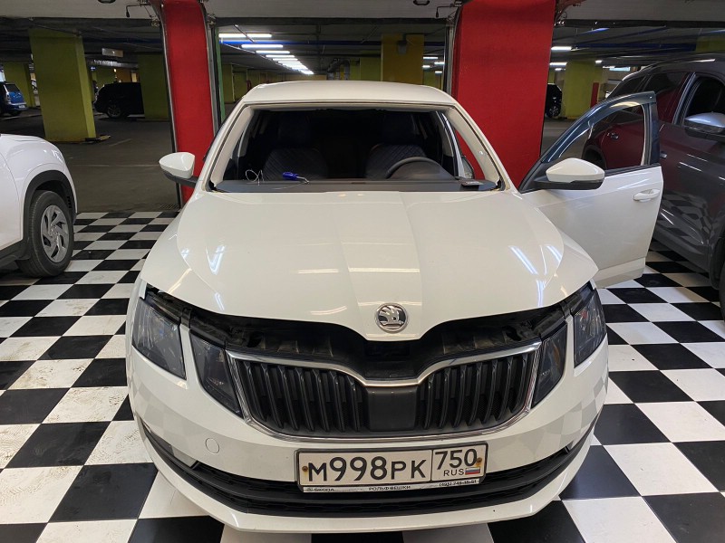 Замена лобового стекла Skoda Octavia A7