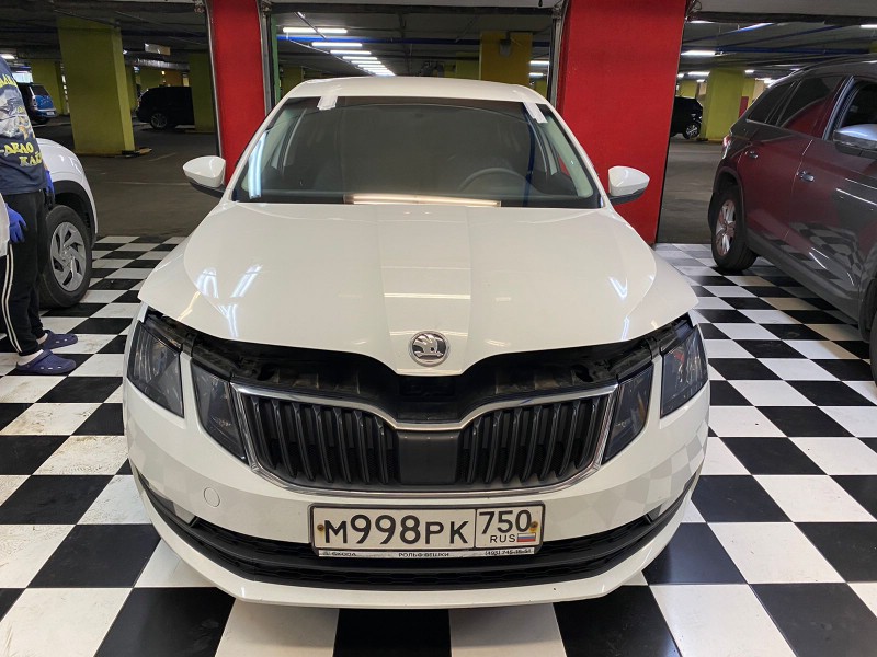 Замена лобового стекла Skoda Octavia A7