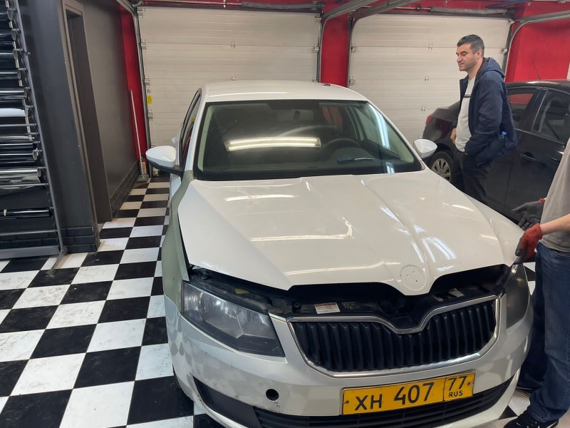 Замена лобового стекла Skoda Octavia A7