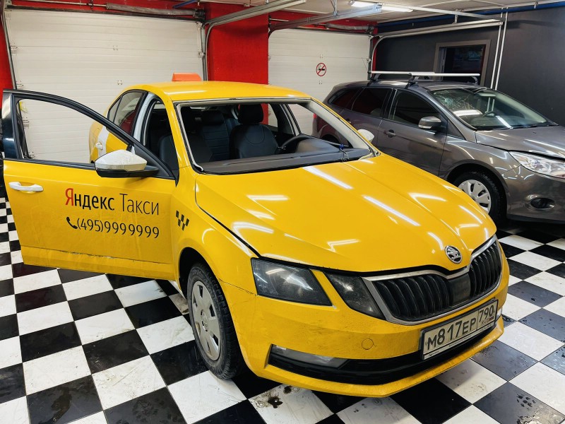 Замена лобового стекла Skoda Octavia A7 5D LBK