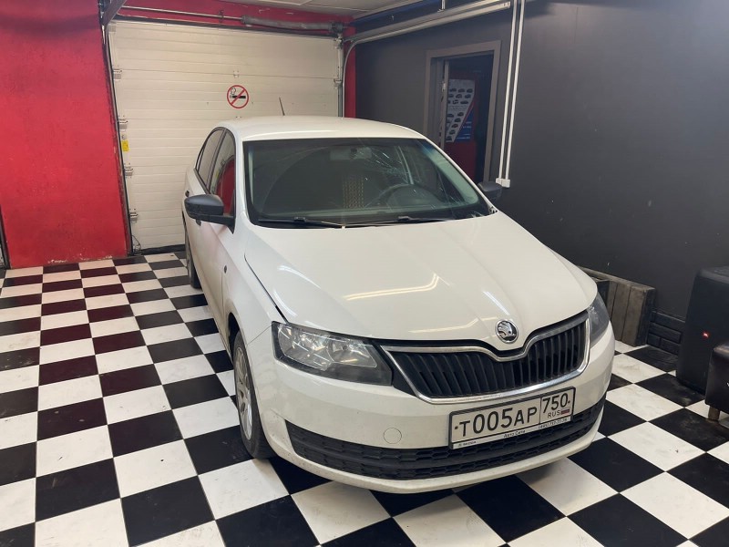 Замена лобового стекла Skoda Rapid