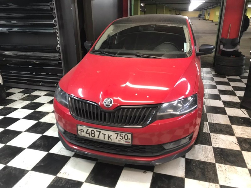 Замена лобового стекла Skoda Rapid
