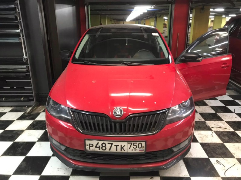 Замена лобового стекла Skoda Rapid