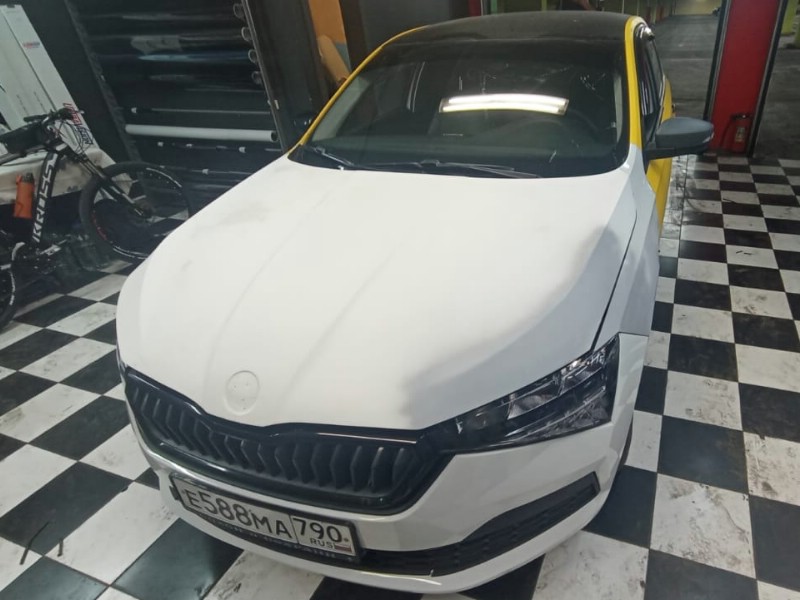 Замена лобового стекла Skoda Rapid
