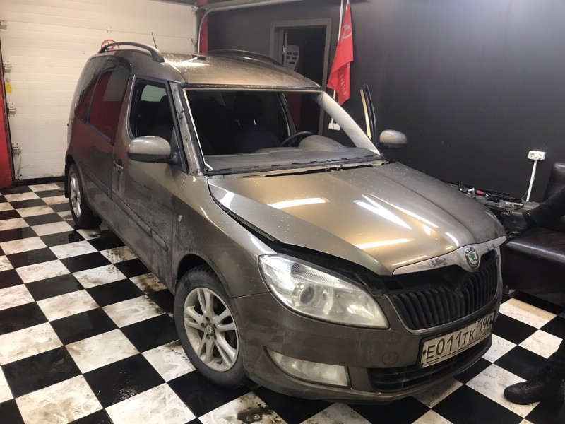 Замена лобового стекла Skoda Roomster