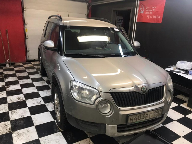 Замена лобового стекла Skoda Yeti