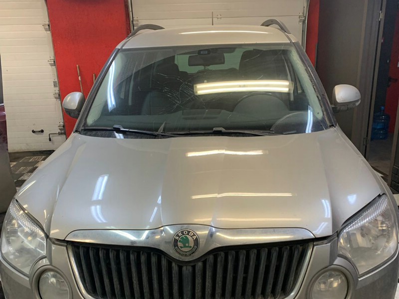 Замена лобового стекла Skoda Yeti