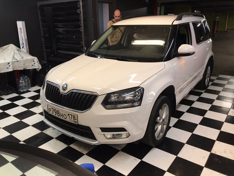 Замена лобового стекла Skoda Yeti