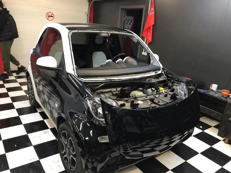 Замена лобового стекла Smart Fourfour