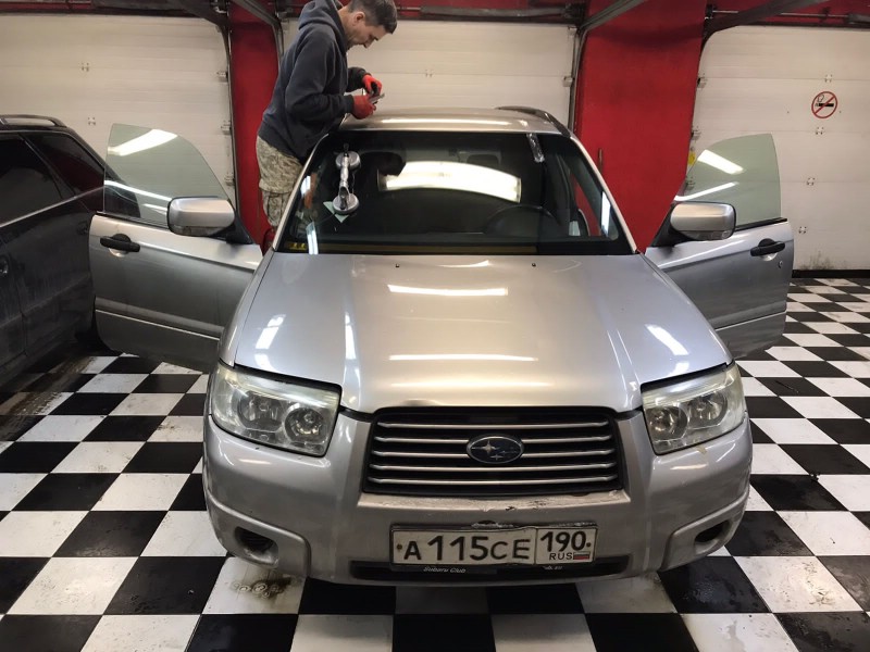 Замена лобового стекла Subaru Forester
