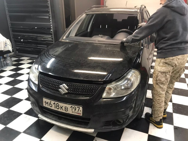Замена лобового стекла Suzuki SX4