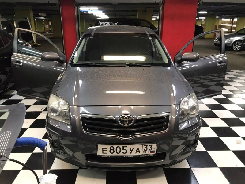 Замена лобового стекла Toyota Avensis