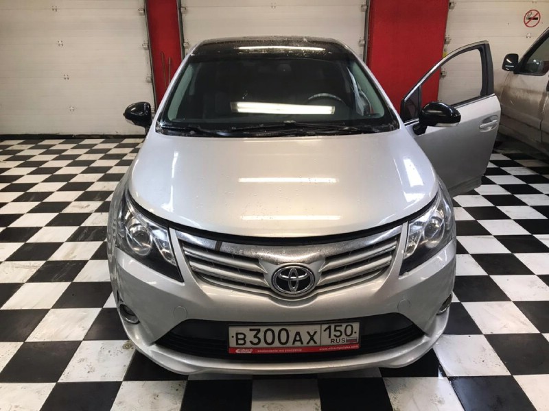 Замена лобового стекла Toyota Avensis