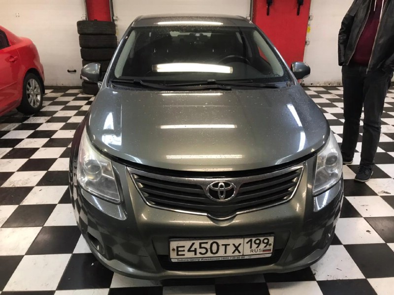 Замена лобового стекла Toyota Avensis