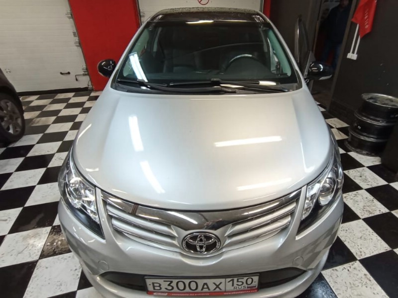Замена лобового стекла Toyota Avensis