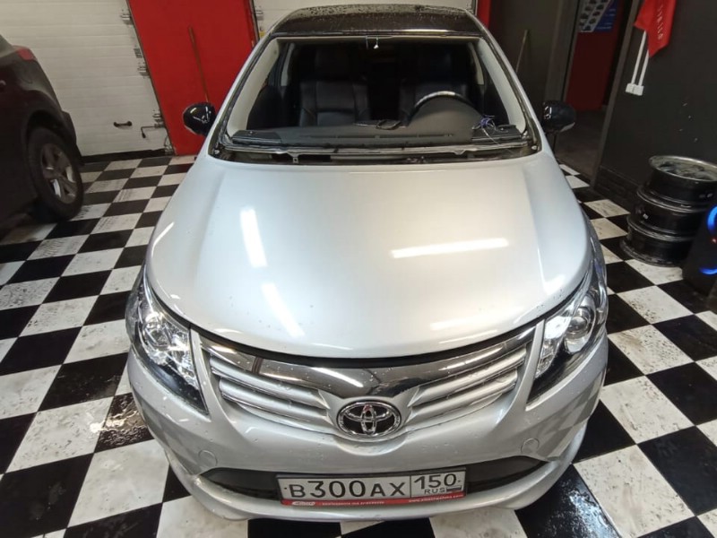 Замена лобового стекла Toyota Avensis
