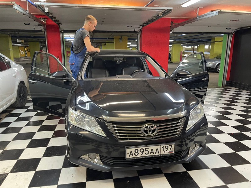 Замена лобового стекла Toyota Camry
