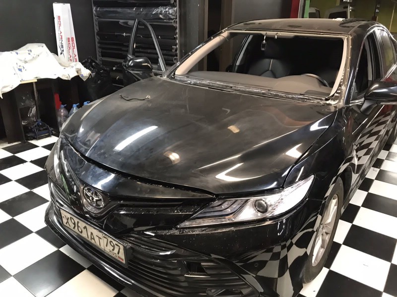 Замена лобового стекла Toyota Camry