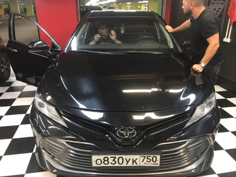 Замена лобового стекла Toyota Camry