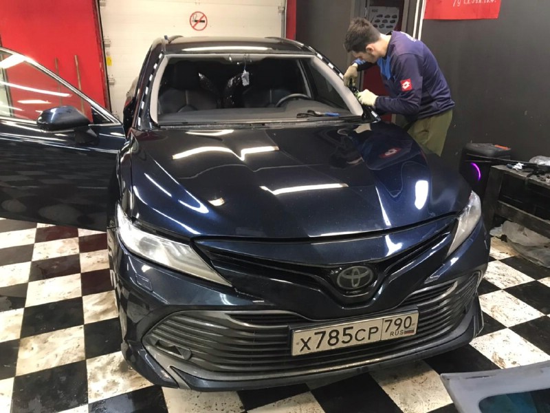 Замена лобового стекла Toyota Camry
