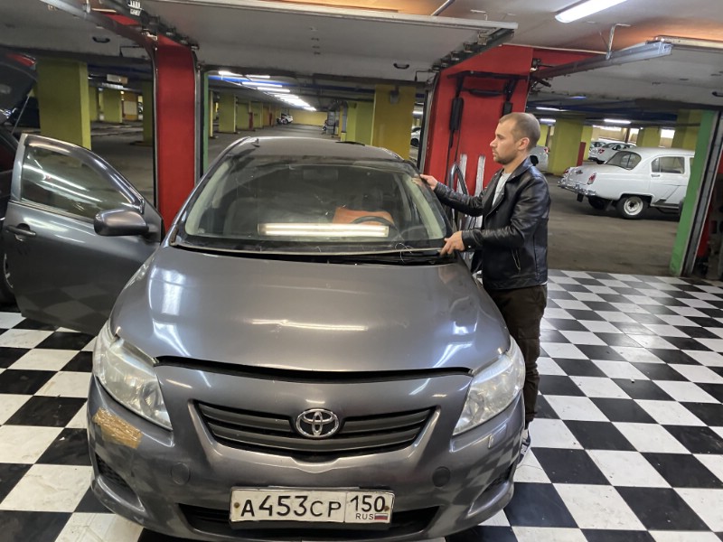 Замена лобового стекла Toyota Corolla