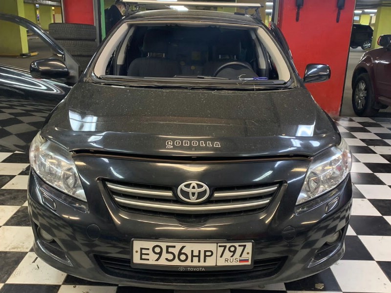 Замена лобового стекла Toyota Corolla