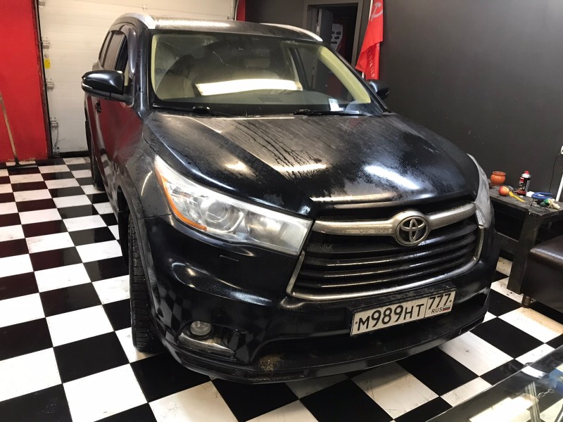 Замена лобового стекла Toyota Highlander