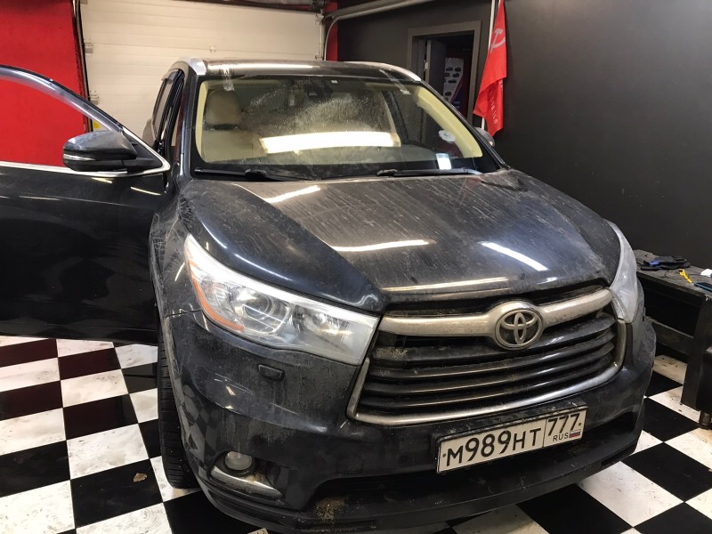 Замена лобового стекла Toyota Highlander