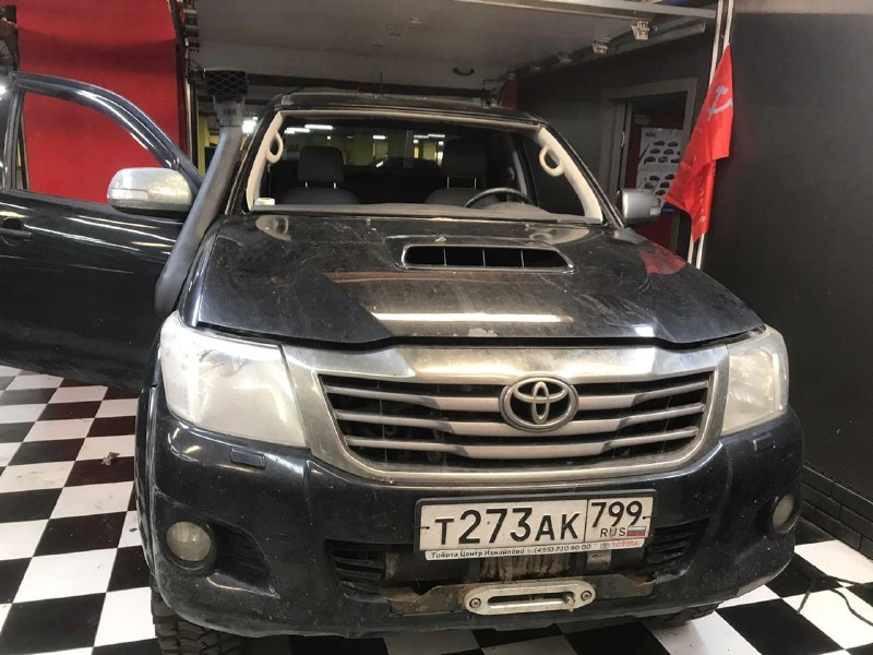 Замена лобового стекла Toyota Hilux