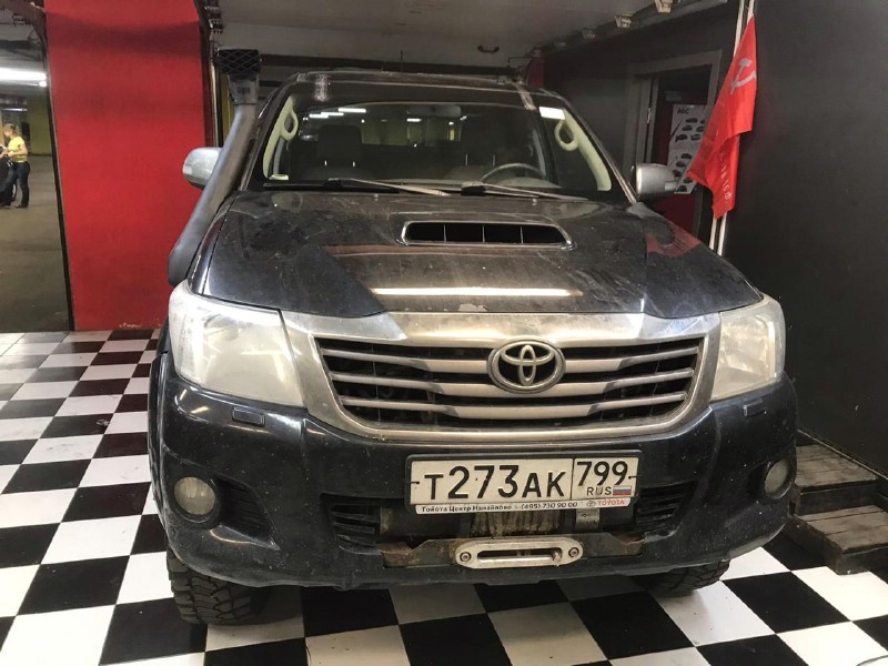 Замена лобового стекла Toyota Hilux