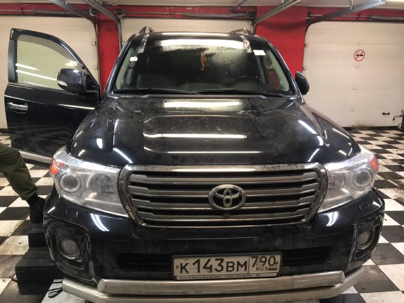 Замена лобового стекла Toyota Land Cruiser 200