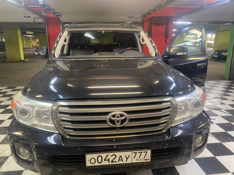 Замена лобового стекла Toyota Land Cruiser 200